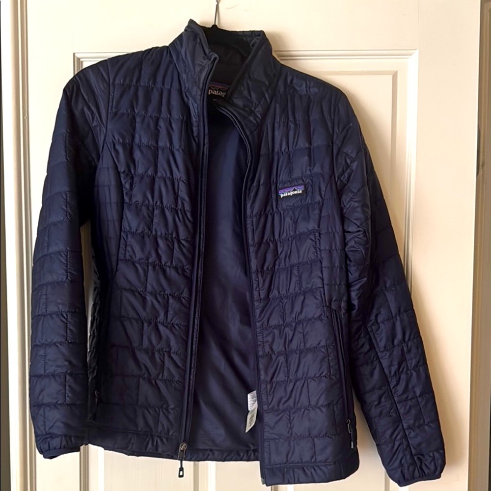 Navy women’s Patagonia puffer